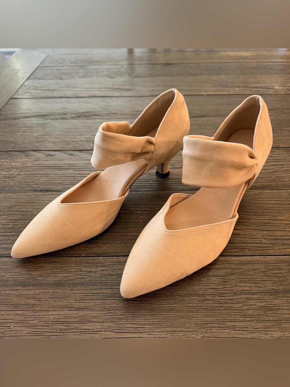 NEW Kitten Heels Women's 8 Nude Tan Pointed Toe Faux Suede Comfort Strap ZBY
